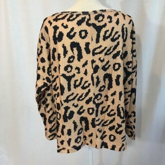Thermal Cheetah Print Top Several Sizes Available - Picture 2 of 11